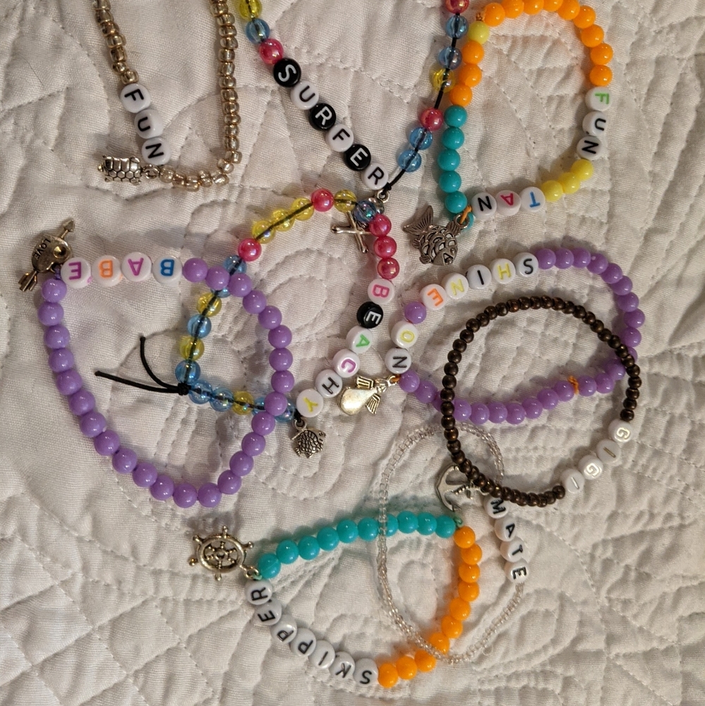 5 bracelets 20 dollars